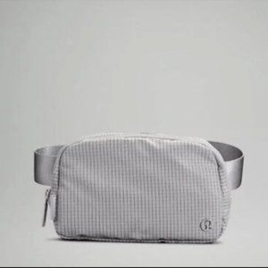 Lululemon Everywhere Belt Bag, Seal Gray Grid, Extended Strap